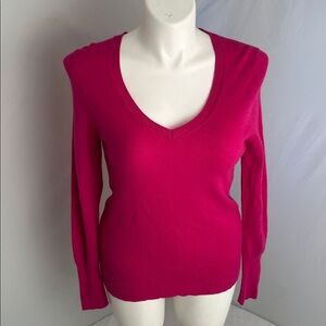 Halogen Cashmere hot pink v-neck sweater